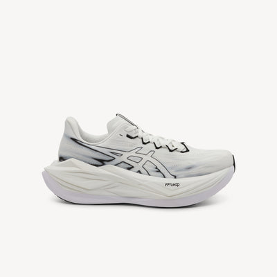 ASICS SUPERBLAST 3 features versatile energised performance at Profeet Footwear. Purpose-built training shoe. Expert-fitted.
