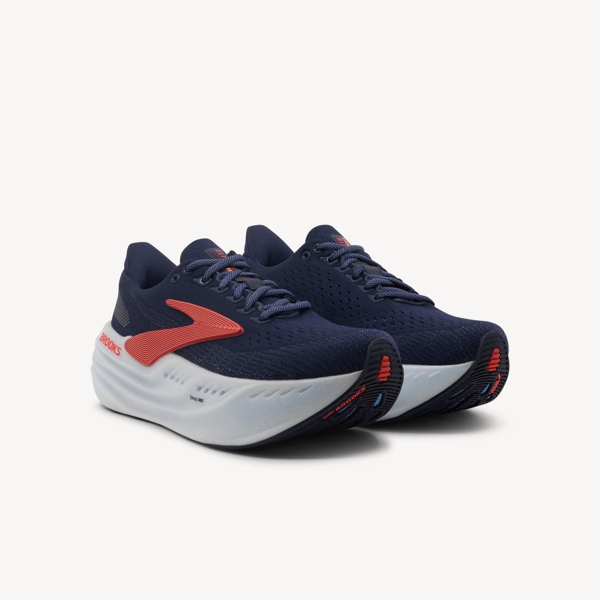 Side view of Brooks Glycerin Max features ultimate cushioning at Profeet Footwear. Dual-cell technology with GlideRoll Rocker for effortless protective comfort.