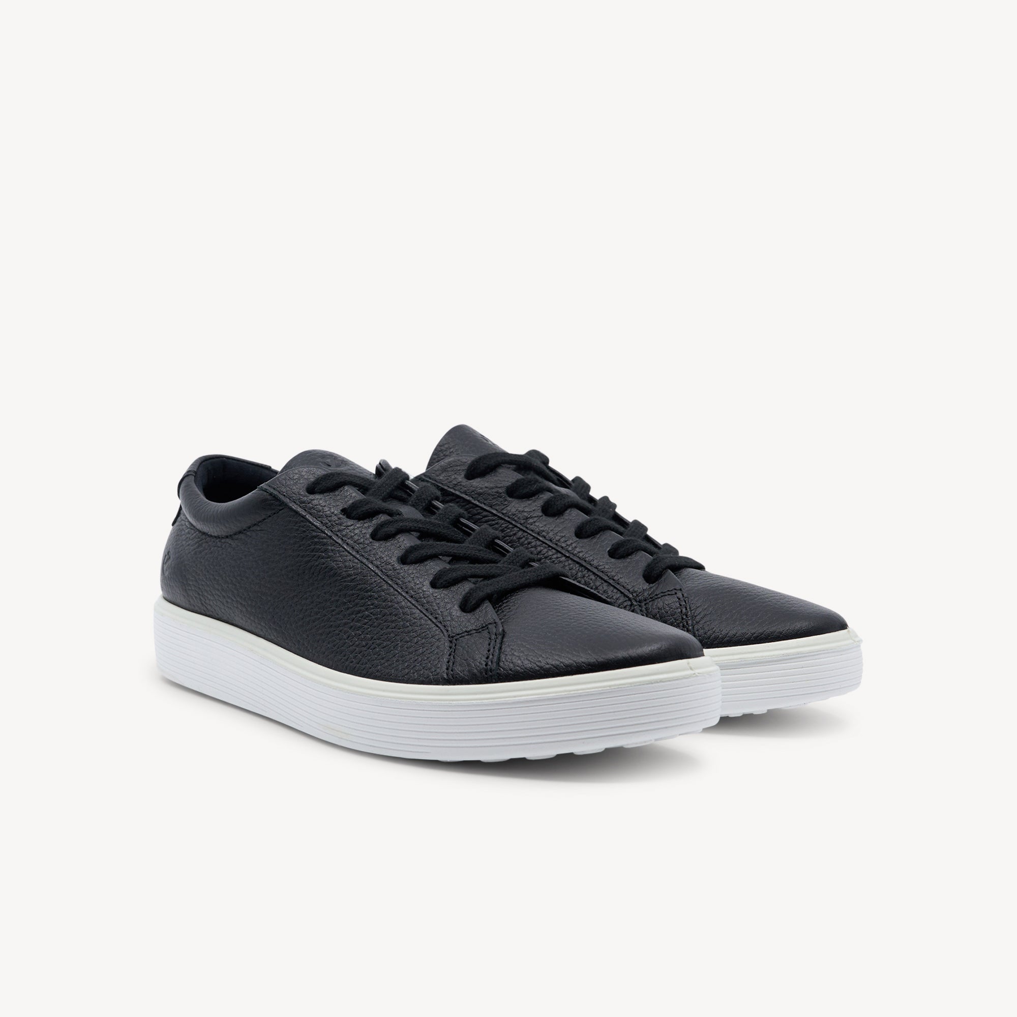 Side view of ECCO Soft 60 Black Aeon Womens features organic‑tanned leather upper, lightweight supportive sole and dual‑fit removable insole for all‑day comfort.