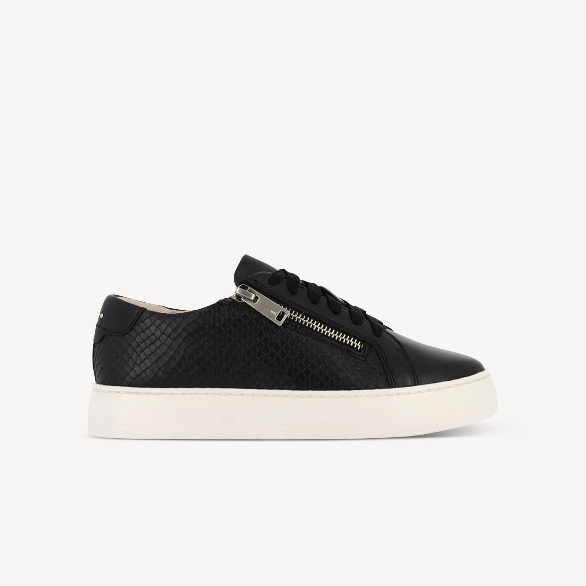 Frankie4 Billie II Black Emboss