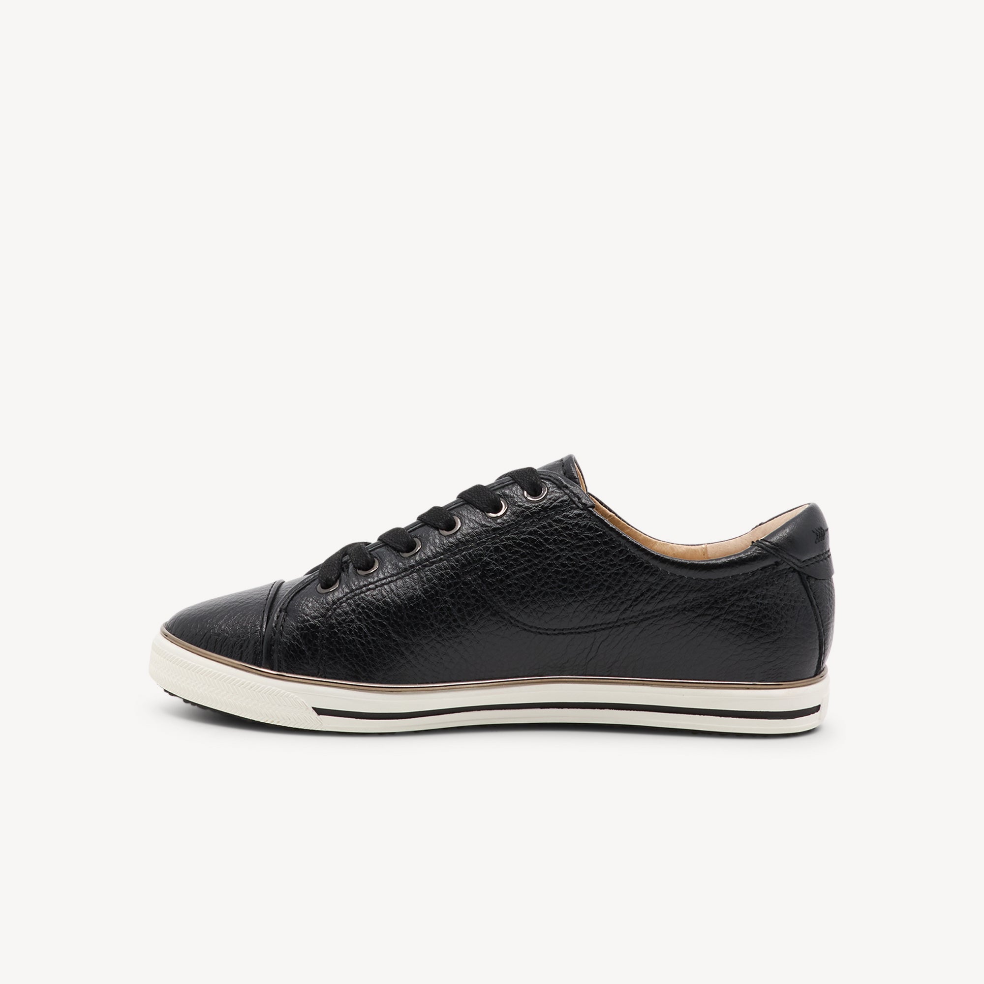 Frankie4 Nat III Black / White