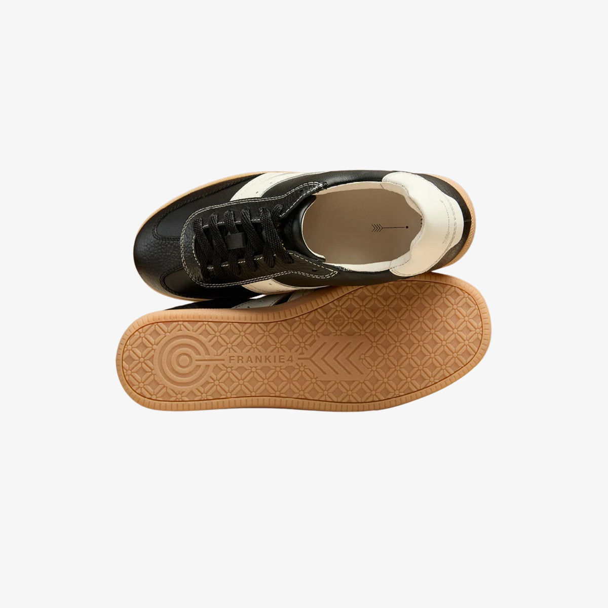 Frankie4 Levi Black, sole and top view