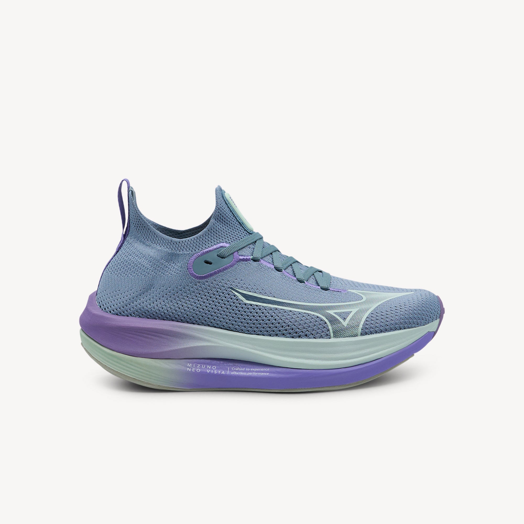 Mizuno Neo Vista features glass fibre Wave plate at Profeet Footwear. Premium super trainer for versatile training with maximum plush cushioning.