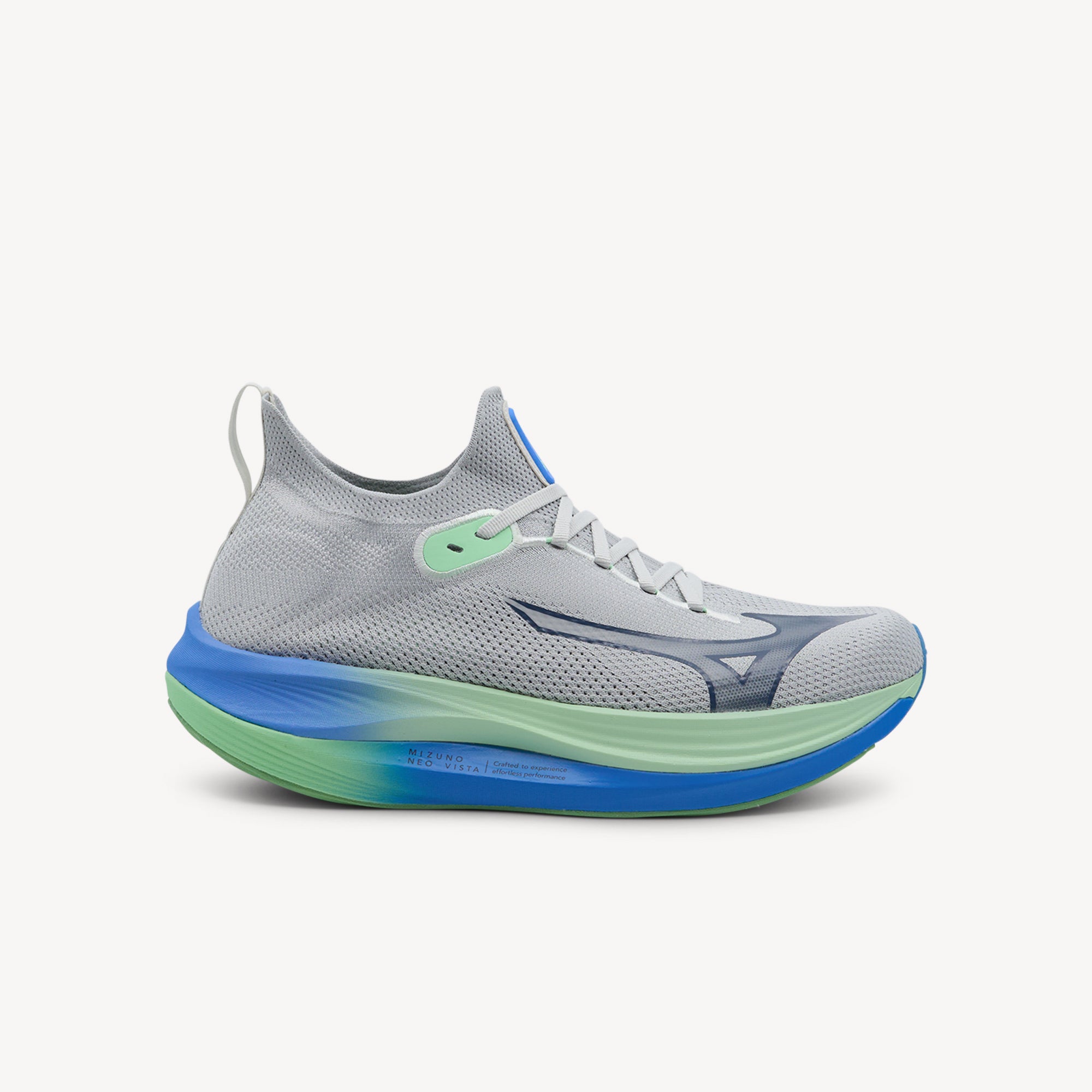 Mizuno Neo Vista features glass fibre Wave plate at Profeet Footwear. Premium super trainer for versatile training with maximum plush cushioning.