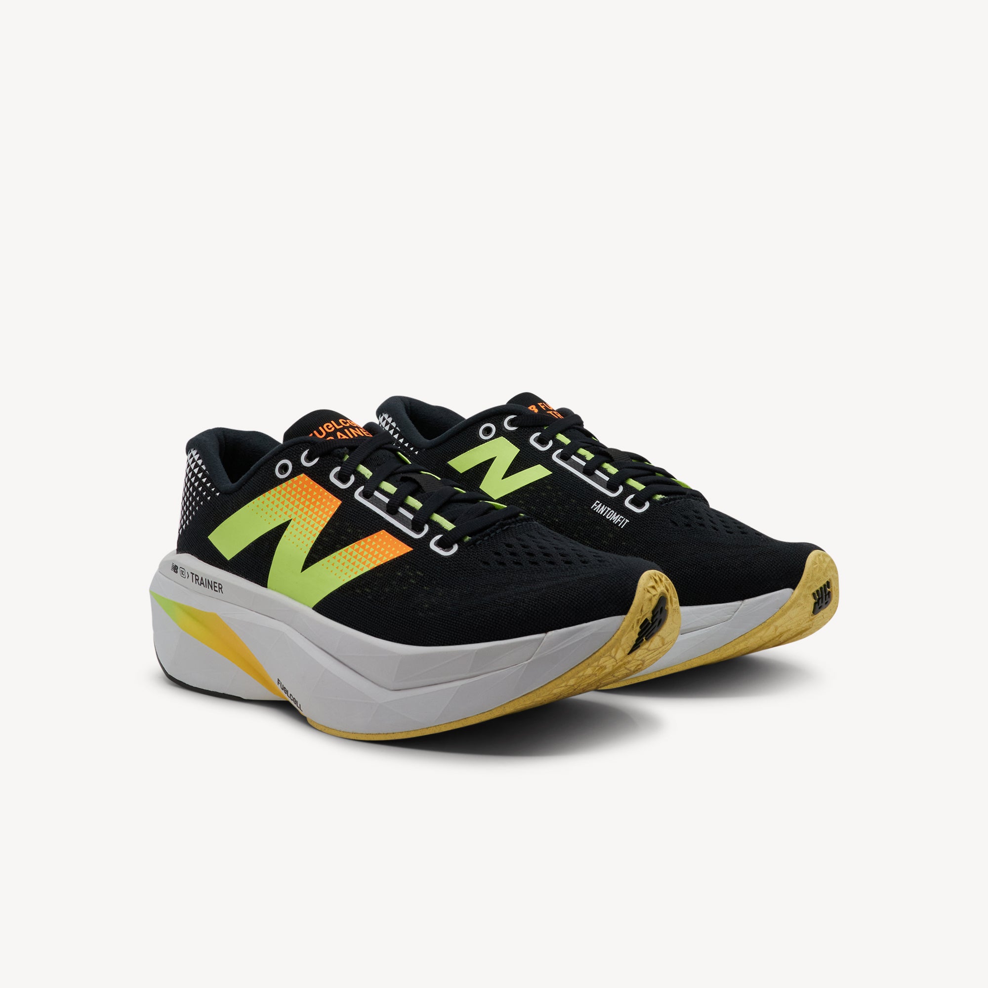 Side view of New Balance FuelCell SuperComp Trainer v3 Black Mens features a FuelCell midsole with carbon plate, responsive Energy Arc tech and plush upper for marathon training.