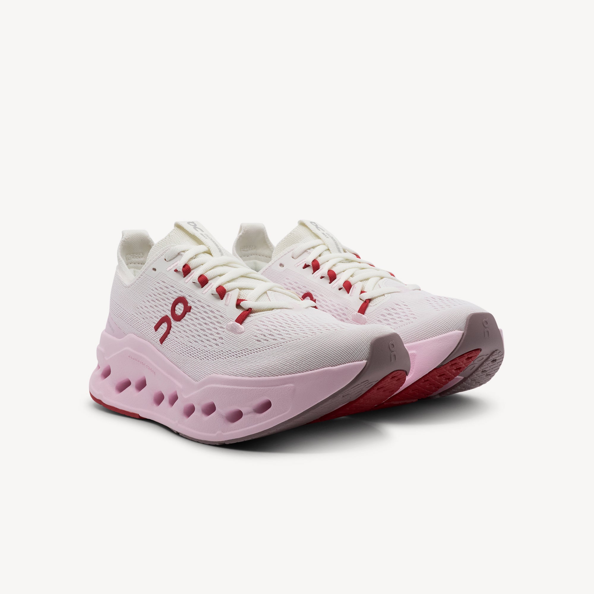 Side view of ON CLOUDSURFER MAX features innovative plush cushioning and smooth transitions at Profeet Footwear. Purpose-built running shoe. Expert-fitted.