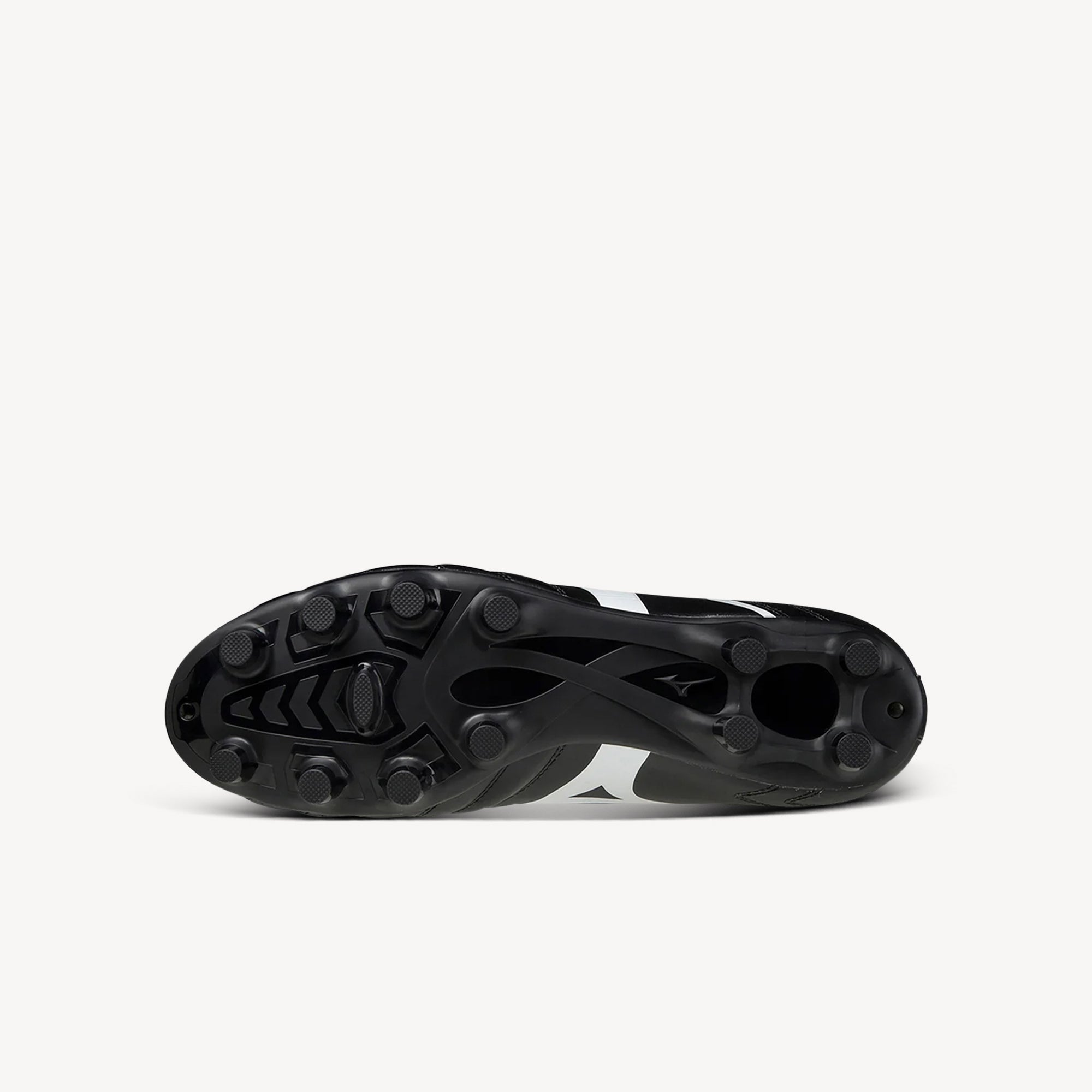 Outsole view of Mizuno Monarcida Neo III Select features synthetic leather at Profeet Footwear. Men's football boot for superior ball control, comfort and exceptional value.