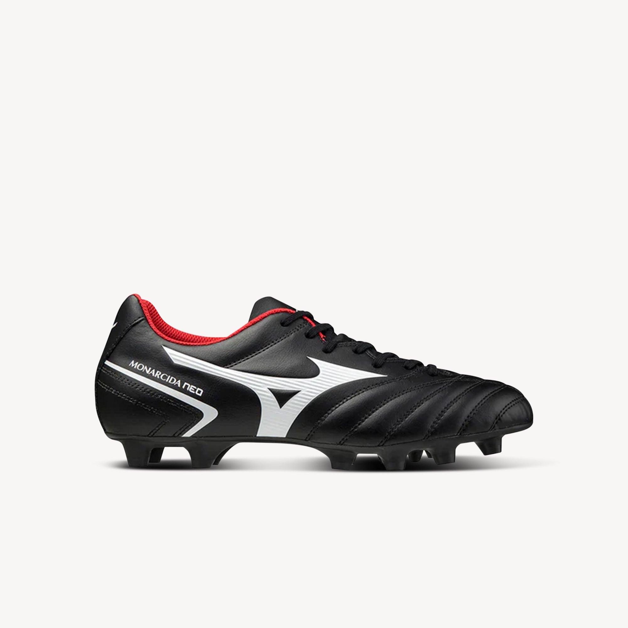 Mizuno Monarcida Neo III Select features synthetic leather at Profeet Footwear. Men's football boot for superior ball control, comfort and exceptional value.