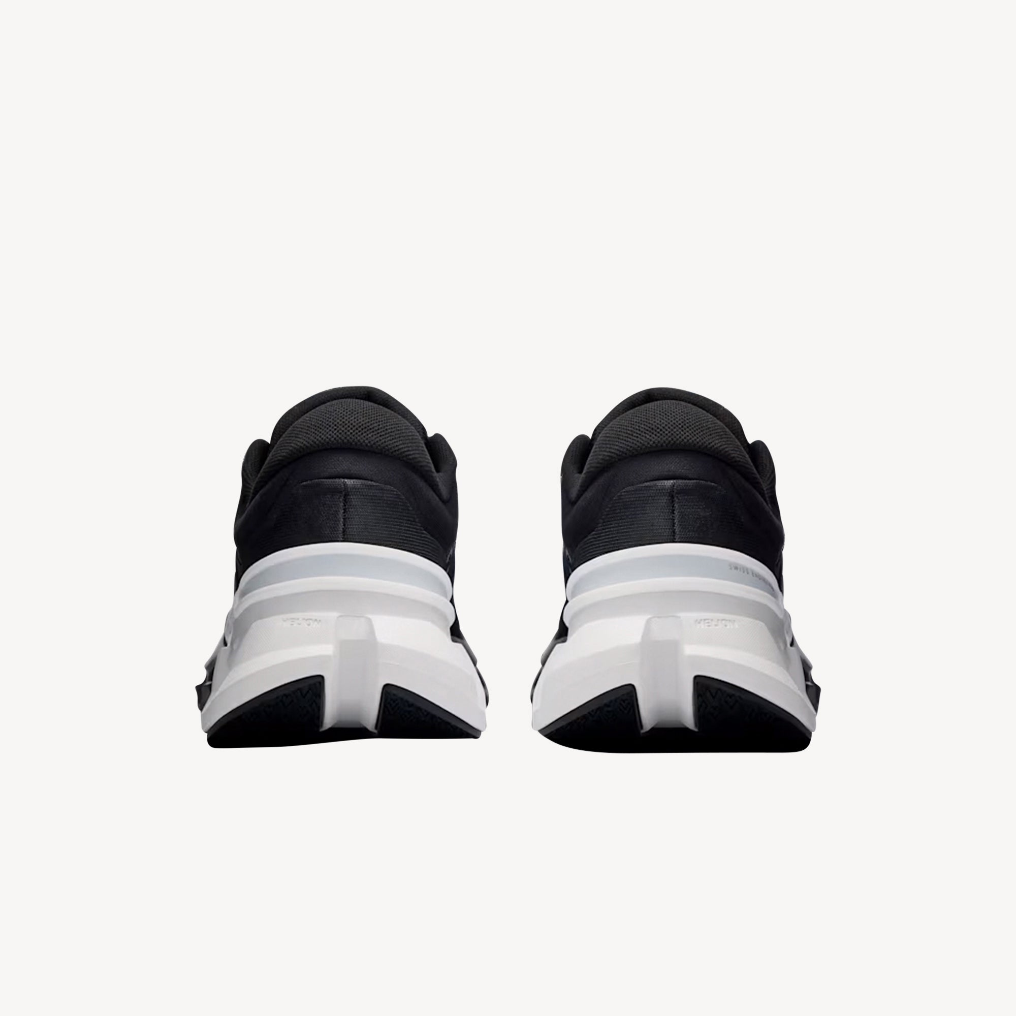 ON Cloudflyer 5 Black / White Womens