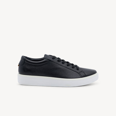 ECCO Soft 60 Black Aeon Womens features organic‑tanned leather upper, lightweight supportive sole and dual‑fit removable insole for all‑day comfort.