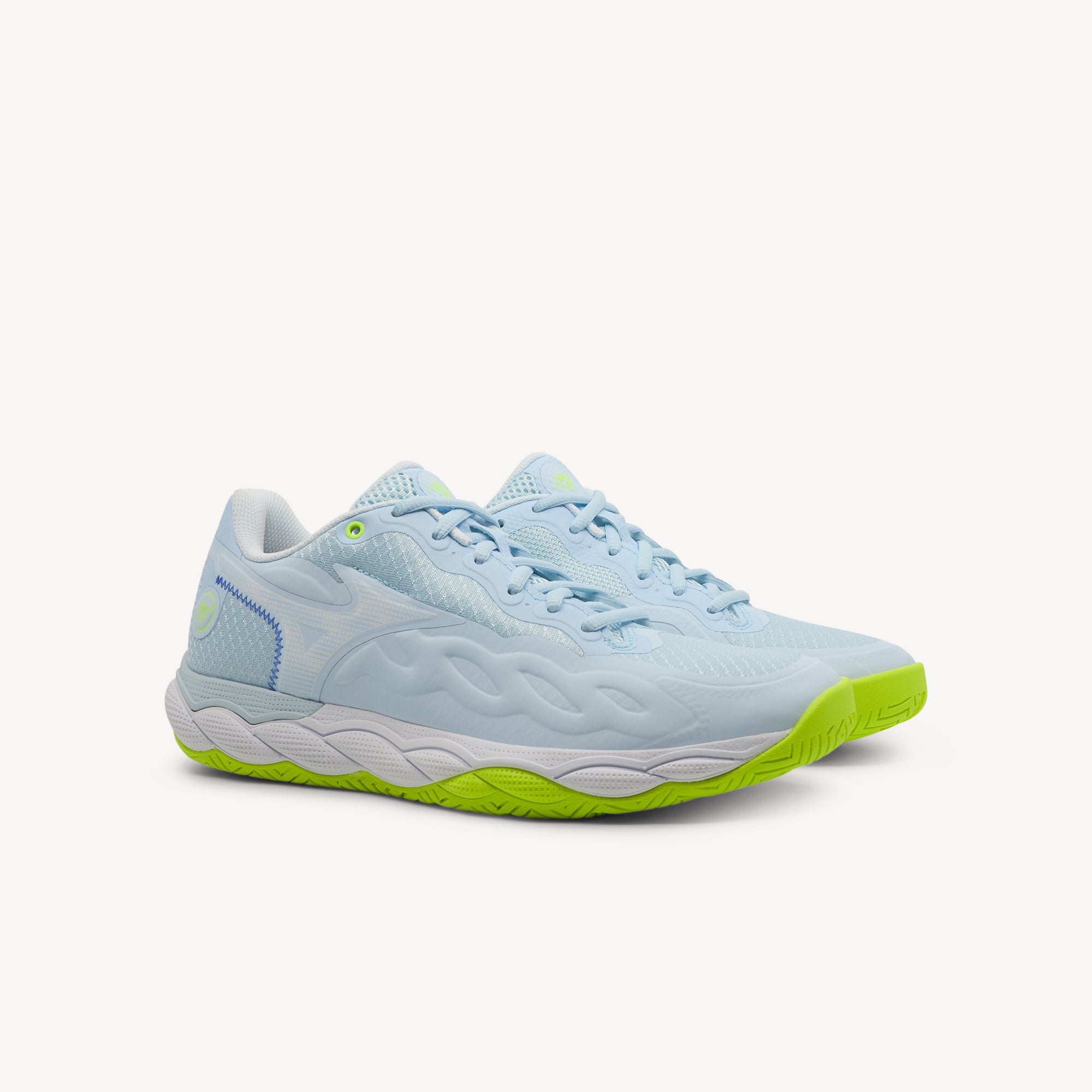Side view of MIZUNO WAVE ENFORCE COURT AC features reliable stability and responsive cushioning at Profeet Footwear. Purpose-built court shoe. Expert-fitted.