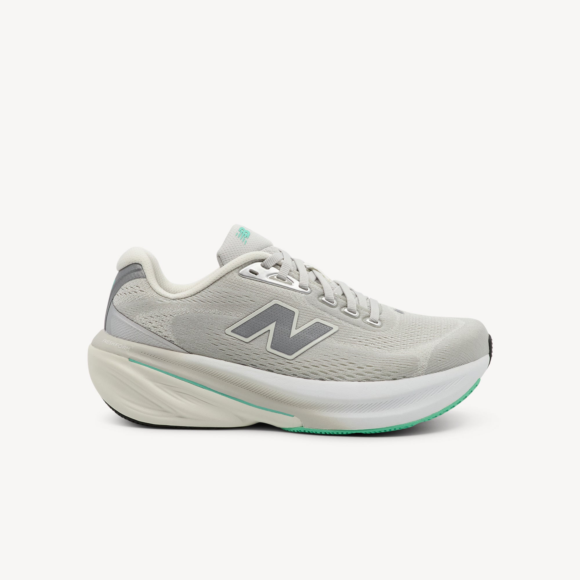 NEW BALANCE 860V15 features sustained comfort and innovative stability at Profeet Footwear. True go-to running shoe for women. Expert-fitted.