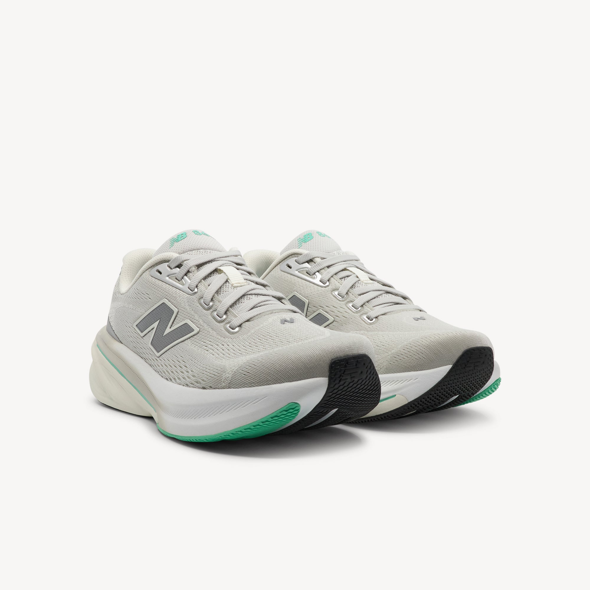 Side view of NEW BALANCE 860V15 features sustained comfort and innovative stability at Profeet Footwear. True go-to running shoe for women. Expert-fitted.